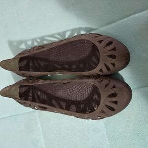 Women's Crocs Brown Gray Cutout Flats